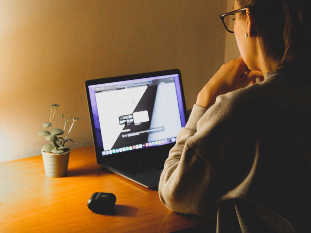 Does deleting posts affect Facebook algorithm? 🚀 RiseKarma