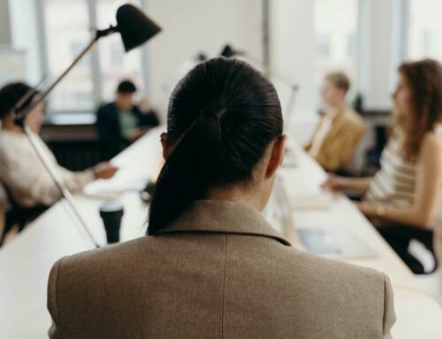 Top 10 Técnicas para Escribir Titulares Atractivos en LinkedIn